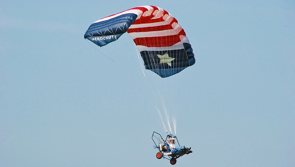 Roy Beisswenger Flying the Australian Aerochute